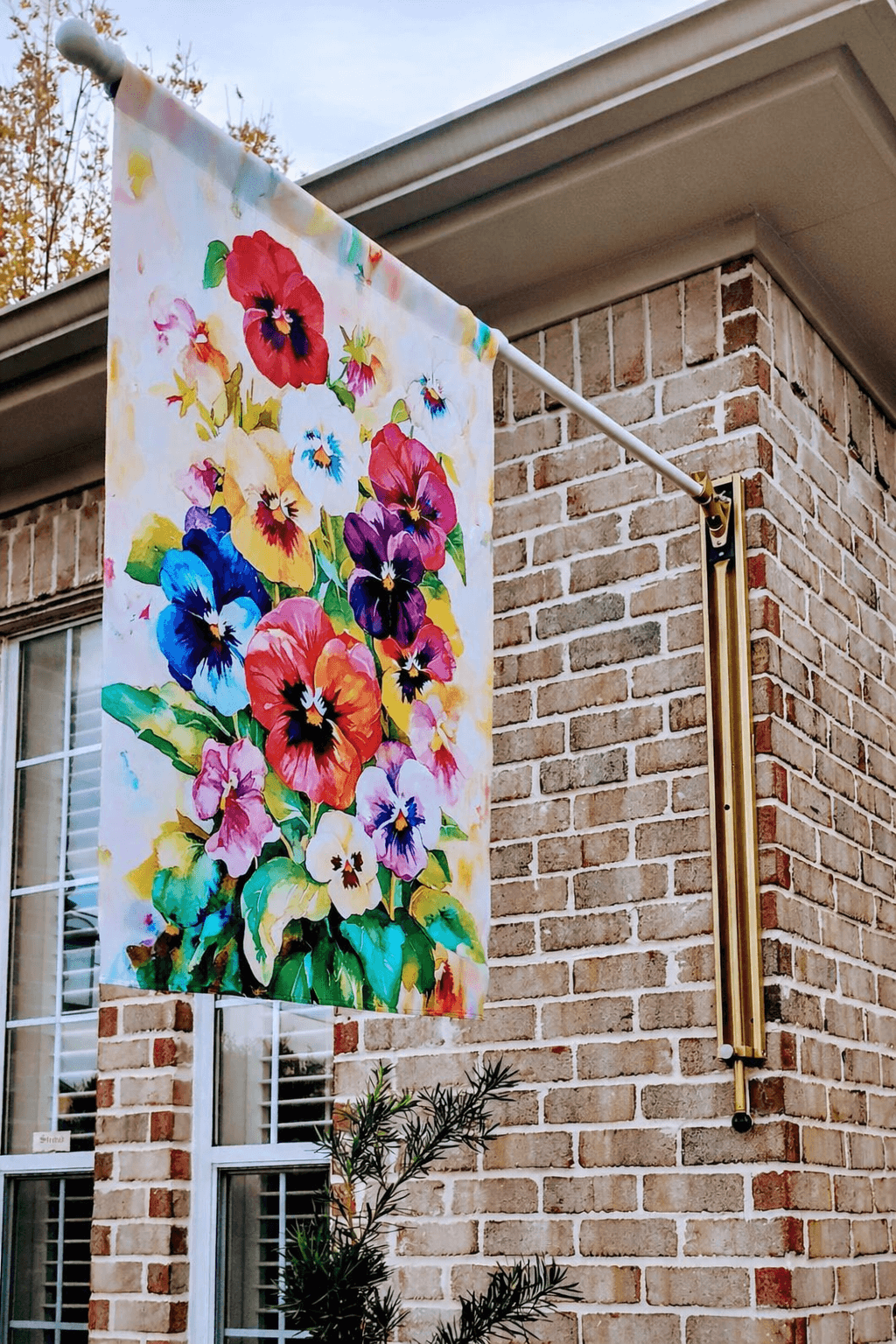 Colorful pansy garden flag on gold VersaMAST for Homeowners